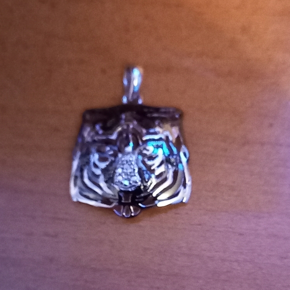 Tiger pendant - Picture 3 of 3